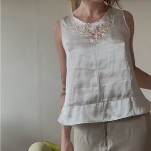 Vintage-Inspired Silky Floral Embroidered Tank (Size M)